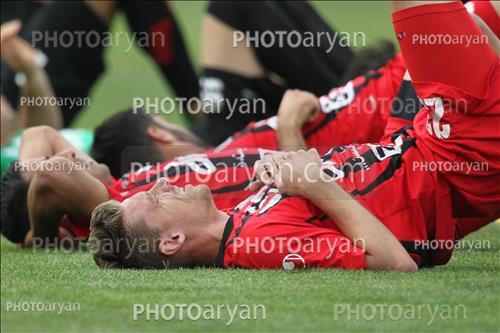 <span style='background: #33747a;font-weight: 300;font-size: 10px;box-shadow: 2px 3px 5px black;border-radius: 2px;margin: 2px;color: #fff;padding: 2px 5px;font - size: 10px;line - height: 22px; '>مارکو استیلینوویچ</span> 