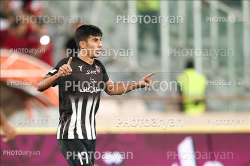 <span style='background: #33747a;box-shadow: 2px 3px 5px black;font-weight: 300;font-size: 10px;border-radius: 2px;margin: 2px;color: #fff;padding: 2px 5px;font - size: 10px;line - height: 22px; '>امیرمحمد پناهی</span> 