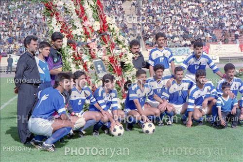 <span style='background: #33747a;font-weight: 300;font-size: 10px;box-shadow: 2px 3px 5px black;border-radius: 2px;margin: 2px;color: #fff;padding: 2px 5px;font - size: 10px;line - height: 22px; '>احمدرضا عابدزاده Ahmad Reza Abedzadeh</span> 