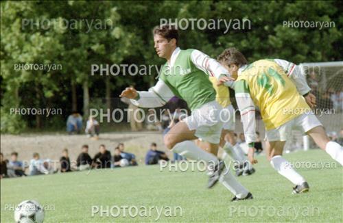 <span style='background: #33747a;box-shadow: 2px 3px 5px black;font-weight: 300;font-size: 10px;border-radius: 2px;margin: 2px;color: #fff;padding: 2px 5px;font - size: 10px;line - height: 22px; '>داریوش یزدانی</span> 