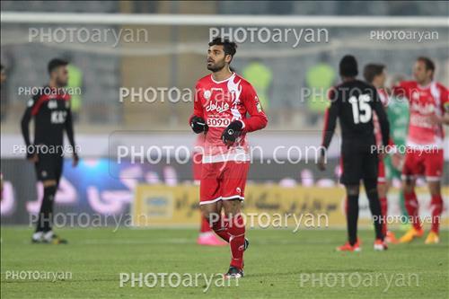 <span style='background: #33747a;font-weight: 300;font-size: 10px;box-shadow: 2px 3px 5px black;border-radius: 2px;margin: 2px;color: #fff;padding: 2px 5px;font - size: 10px;line - height: 22px; '>مهدی طارمی</span> 