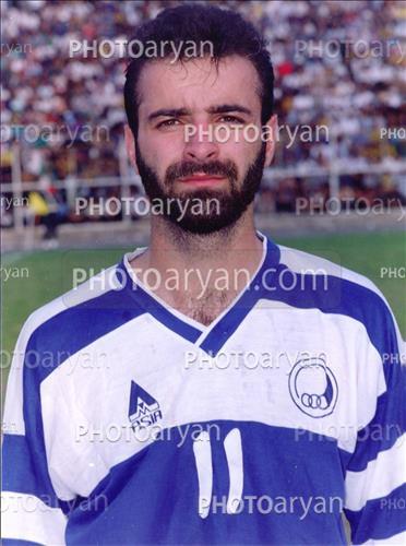 <span style='background: #33747a;font-weight: 300;font-size: 10px;box-shadow: 2px 3px 5px black;border-radius: 2px;margin: 2px;color: #fff;padding: 2px 5px;font - size: 10px;line - height: 22px; '>امیر فرهاد یعقوبی</span> 