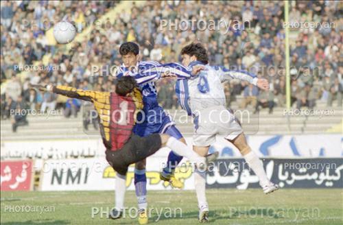 <span style='background: #33747a;box-shadow: 2px 3px 5px black;font-weight: 300;font-size: 10px;border-radius: 2px;margin: 2px;color: #fff;padding: 2px 5px;font - size: 10px;line - height: 22px; '>هاشم حیدری</span> 