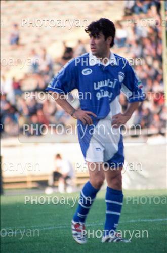 <span style='background: #33747a;box-shadow: 2px 3px 5px black;font-weight: 300;font-size: 10px;border-radius: 2px;margin: 2px;color: #fff;padding: 2px 5px;font - size: 10px;line - height: 22px; '>محمد نوازی</span> 