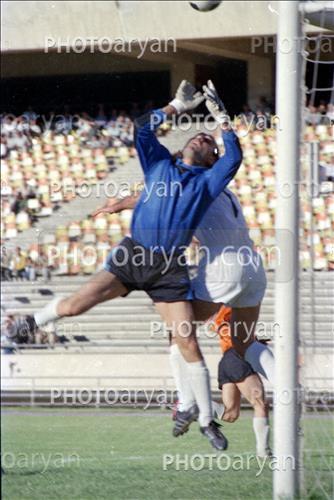 <span style='background: #33747a;box-shadow: 2px 3px 5px black;font-weight: 300;font-size: 10px;border-radius: 2px;margin: 2px;color: #fff;padding: 2px 5px;font - size: 10px;line - height: 22px; '>وازگن صفریان</span> 