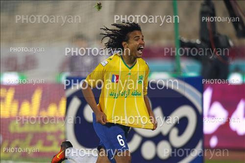 <span style='background: #33747a;font-weight: 300;font-size: 10px;box-shadow: 2px 3px 5px black;border-radius: 2px;margin: 2px;color: #fff;padding: 2px 5px;font - size: 10px;line - height: 22px; '>مگئو باتیستا</span> 