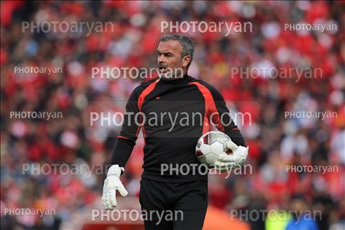 <span style='background: #33747a;box-shadow: 2px 3px 5px black;font-weight: 300;font-size: 10px;border-radius: 2px;margin: 2px;color: #fff;padding: 2px 5px;font - size: 10px;line - height: 22px; '>ایگور پانادیچ</span> 