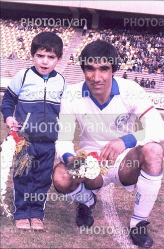 <span style='background: #33747a;box-shadow: 2px 3px 5px black;font-weight: 300;font-size: 10px;border-radius: 2px;margin: 2px;color: #fff;padding: 2px 5px;font - size: 10px;line - height: 22px; '>هادی آهنگران</span> 