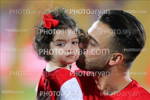 <span style='background: #33747a;font-weight: 300;font-size: 10px;box-shadow: 2px 3px 5px black;border-radius: 2px;margin: 2px;color: #fff;padding: 2px 5px;font - size: 10px;line - height: 22px; '>سروش رفیعی</span> 