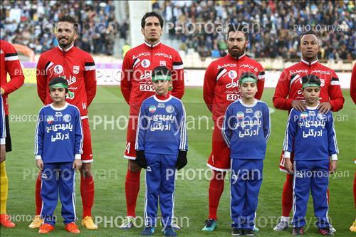 <span style='background: #33747a;box-shadow: 2px 3px 5px black;font-weight: 300;font-size: 10px;border-radius: 2px;margin: 2px;color: #fff;padding: 2px 5px;font - size: 10px;line - height: 22px; '>لوسیانو ادینهو</span> <span style='background: #33747a;box-shadow: 2px 3px 5px black;font-weight: 300;font-size: 10px;border-radius: 2px;margin: 2px;color: #fff;padding: 2px 5px;font - size: 10px;line - height: 22px; '>محمد نوری</span> <span style='background: #33747a;box-shadow: 2px 3px 5px black;font-weight: 300;font-size: 10px;border-radius: 2px;margin: 2px;color: #fff;padding: 2px 5px;font - size: 10px;line - height: 22px; '>فرزاد حاتمی</span> 