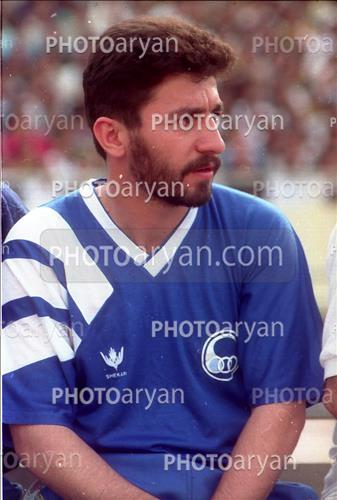 <span style='background: #33747a;box-shadow: 2px 3px 5px black;font-weight: 300;font-size: 10px;border-radius: 2px;margin: 2px;color: #fff;padding: 2px 5px;font - size: 10px;line - height: 22px; '>امیر قلعه نویی</span> 