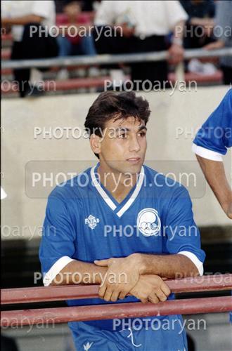 <span style='background: #33747a;font-weight: 300;font-size: 10px;box-shadow: 2px 3px 5px black;border-radius: 2px;margin: 2px;color: #fff;padding: 2px 5px;font - size: 10px;line - height: 22px; '>علی اکبریان</span> 