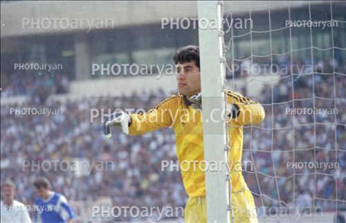 <span style='background: #33747a;font-weight: 300;font-size: 10px;box-shadow: 2px 3px 5px black;border-radius: 2px;margin: 2px;color: #fff;padding: 2px 5px;font - size: 10px;line - height: 22px; '>احمدرضا عابدزاده Ahmad Reza Abedzadeh</span> 