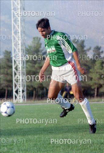 <span style='background: #33747a;box-shadow: 2px 3px 5px black;font-weight: 300;font-size: 10px;border-radius: 2px;margin: 2px;color: #fff;padding: 2px 5px;font - size: 10px;line - height: 22px; '>وحید هاشمیان</span> 