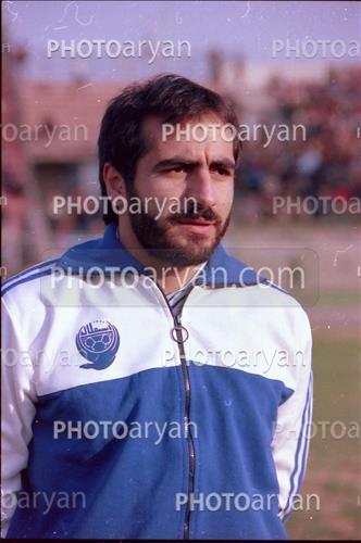 <span style='background: #33747a;box-shadow: 2px 3px 5px black;font-weight: 300;font-size: 10px;border-radius: 2px;margin: 2px;color: #fff;padding: 2px 5px;font - size: 10px;line - height: 22px; '>اصغر حاجیلو</span> 