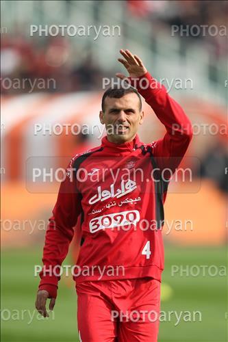 <span style='background: #33747a;font-weight: 300;font-size: 10px;box-shadow: 2px 3px 5px black;border-radius: 2px;margin: 2px;color: #fff;padding: 2px 5px;font - size: 10px;line - height: 22px; '>سید جلال حسینی</span> 