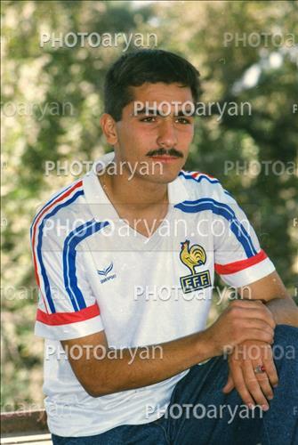 <span style='background: #33747a;font-weight: 300;font-size: 10px;box-shadow: 2px 3px 5px black;border-radius: 2px;margin: 2px;color: #fff;padding: 2px 5px;font - size: 10px;line - height: 22px; '>میرشاد ماجدی</span> 