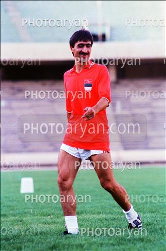 <span style='background: #33747a;font-weight: 300;font-size: 10px;box-shadow: 2px 3px 5px black;border-radius: 2px;margin: 2px;color: #fff;padding: 2px 5px;font - size: 10px;line - height: 22px; '>ناصر محمدخانی</span> 