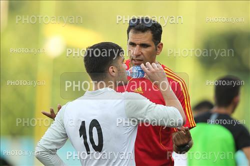 <span style='background: #33747a;font-weight: 300;font-size: 10px;box-shadow: 2px 3px 5px black;border-radius: 2px;margin: 2px;color: #fff;padding: 2px 5px;font - size: 10px;line - height: 22px; '>علی خدایی</span> 