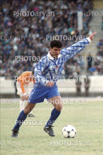 <span style='background: #33747a;box-shadow: 2px 3px 5px black;font-weight: 300;font-size: 10px;border-radius: 2px;margin: 2px;color: #fff;padding: 2px 5px;font - size: 10px;line - height: 22px; '>قاسم سیانکی</span> 