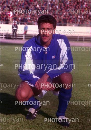 <span style='background: #33747a;box-shadow: 2px 3px 5px black;font-weight: 300;font-size: 10px;border-radius: 2px;margin: 2px;color: #fff;padding: 2px 5px;font - size: 10px;line - height: 22px; '>عبدالصمد مرفاوی</span> 