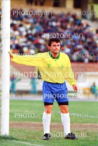 <span style='background: #33747a;box-shadow: 2px 3px 5px black;font-weight: 300;font-size: 10px;border-radius: 2px;margin: 2px;color: #fff;padding: 2px 5px;font - size: 10px;line - height: 22px; '>مسعود استیلی</span> 