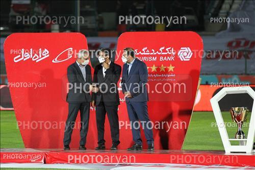 <span style='background: #33747a;font-weight: 300;font-size: 10px;box-shadow: 2px 3px 5px black;border-radius: 2px;margin: 2px;color: #fff;padding: 2px 5px;font - size: 10px;line - height: 22px; '>جعفر سمیعی</span> 