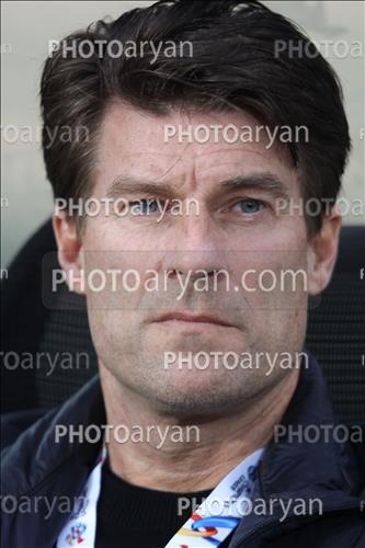 <span style='background: #33747a;font-weight: 300;font-size: 10px;box-shadow: 2px 3px 5px black;border-radius: 2px;margin: 2px;color: #fff;padding: 2px 5px;font - size: 10px;line - height: 22px; '>michael laudrup</span> 