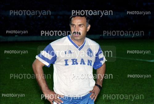 <span style='background: #33747a;box-shadow: 2px 3px 5px black;font-weight: 300;font-size: 10px;border-radius: 2px;margin: 2px;color: #fff;padding: 2px 5px;font - size: 10px;line - height: 22px; '>پرویز مظلومی</span> 