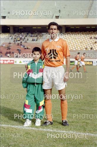 <span style='background: #33747a;box-shadow: 2px 3px 5px black;font-weight: 300;font-size: 10px;border-radius: 2px;margin: 2px;color: #fff;padding: 2px 5px;font - size: 10px;line - height: 22px; '>حسین عسگری</span> 