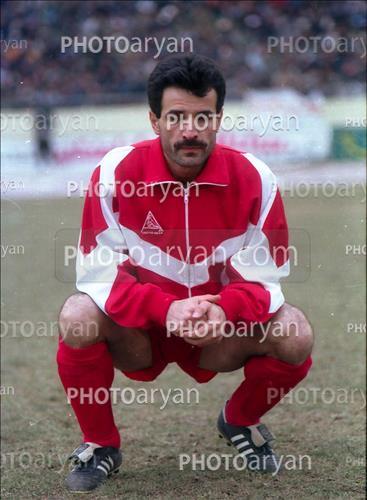 <span style='background: #33747a;box-shadow: 2px 3px 5px black;font-weight: 300;font-size: 10px;border-radius: 2px;margin: 2px;color: #fff;padding: 2px 5px;font - size: 10px;line - height: 22px; '>محمدحسن انصاری فر</span> 