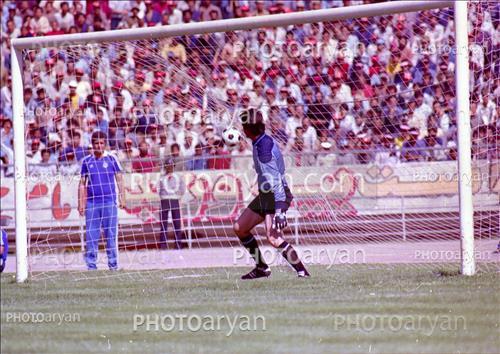 <span style='background: #33747a;box-shadow: 2px 3px 5px black;font-weight: 300;font-size: 10px;border-radius: 2px;margin: 2px;color: #fff;padding: 2px 5px;font - size: 10px;line - height: 22px; '>ناصر حجازی</span> 