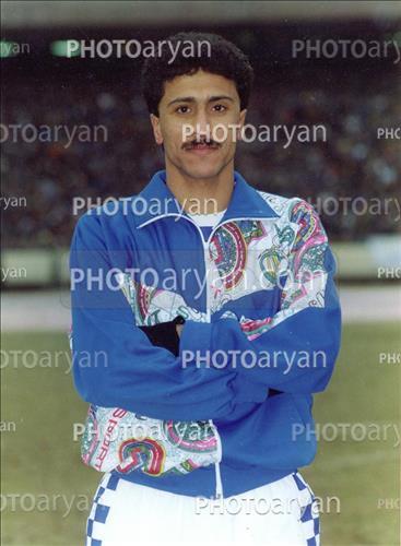 <span style='background: #33747a;box-shadow: 2px 3px 5px black;font-weight: 300;font-size: 10px;border-radius: 2px;margin: 2px;color: #fff;padding: 2px 5px;font - size: 10px;line - height: 22px; '>عبدالصمد مرفاوی</span> 