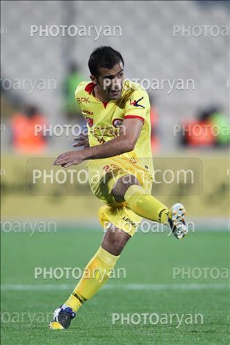 <span style='background: #33747a;box-shadow: 2px 3px 5px black;font-weight: 300;font-size: 10px;border-radius: 2px;margin: 2px;color: #fff;padding: 2px 5px;font - size: 10px;line - height: 22px; '>ایمان مبعلی</span> 