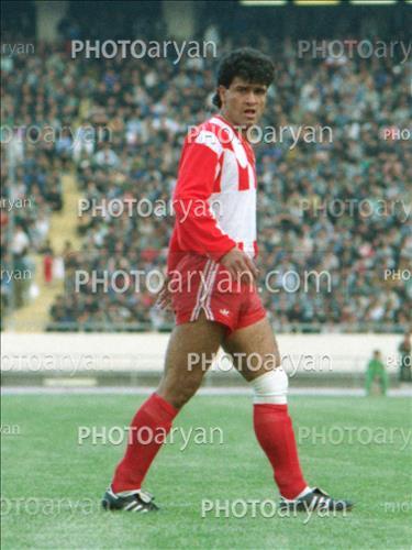 <span style='background: #33747a;font-weight: 300;font-size: 10px;box-shadow: 2px 3px 5px black;border-radius: 2px;margin: 2px;color: #fff;padding: 2px 5px;font - size: 10px;line - height: 22px; '>مرتضی کرمانی مقدم</span> 