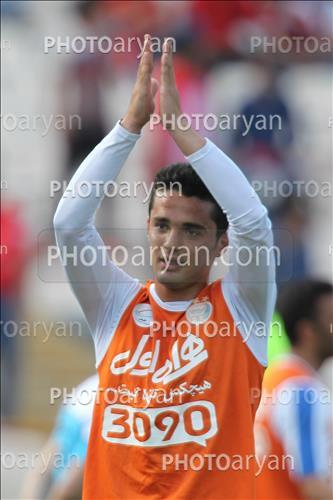 <span style='background: #33747a;font-weight: 300;font-size: 10px;box-shadow: 2px 3px 5px black;border-radius: 2px;margin: 2px;color: #fff;padding: 2px 5px;font - size: 10px;line - height: 22px; '>امید نورافکن</span> 