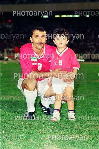 <span style='background: #33747a;box-shadow: 2px 3px 5px black;font-weight: 300;font-size: 10px;border-radius: 2px;margin: 2px;color: #fff;padding: 2px 5px;font - size: 10px;line - height: 22px; '>تیم ملی</span> <span style='background: #33747a;box-shadow: 2px 3px 5px black;font-weight: 300;font-size: 10px;border-radius: 2px;margin: 2px;color: #fff;padding: 2px 5px;font - size: 10px;line - height: 22px; '>حمید درخشان</span> 