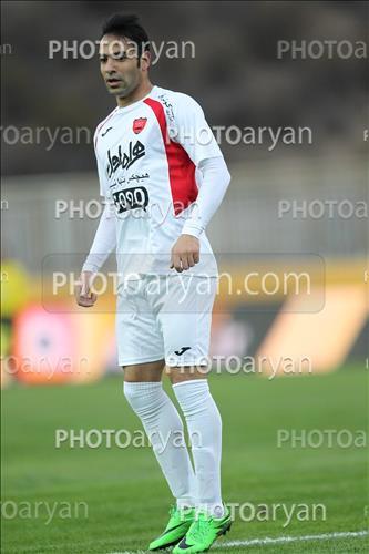 <span style='background: #33747a;box-shadow: 2px 3px 5px black;font-weight: 300;font-size: 10px;border-radius: 2px;margin: 2px;color: #fff;padding: 2px 5px;font - size: 10px;line - height: 22px; '>شهاب کرمی</span> 