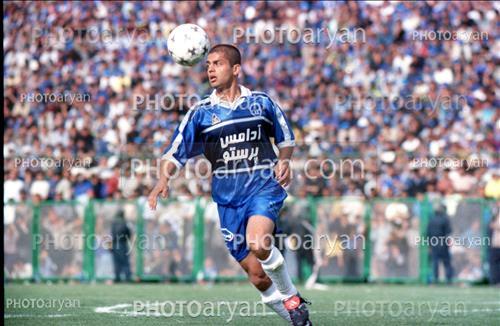 <span style='background: #33747a;box-shadow: 2px 3px 5px black;font-weight: 300;font-size: 10px;border-radius: 2px;margin: 2px;color: #fff;padding: 2px 5px;font - size: 10px;line - height: 22px; '>داریوش یزدانی</span> 