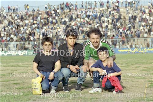 <span style='background: #33747a;box-shadow: 2px 3px 5px black;font-weight: 300;font-size: 10px;border-radius: 2px;margin: 2px;color: #fff;padding: 2px 5px;font - size: 10px;line - height: 22px; '>حمید امینی خواه</span> 