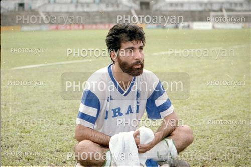 <span style='background: #33747a;font-weight: 300;font-size: 10px;box-shadow: 2px 3px 5px black;border-radius: 2px;margin: 2px;color: #fff;padding: 2px 5px;font - size: 10px;line - height: 22px; '>شاهرخ بیانی</span> 