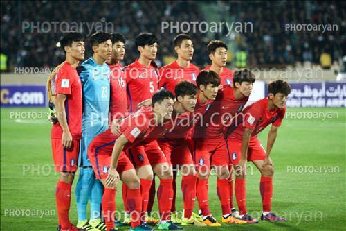 <span style='background: #33747a;font-weight: 300;font-size: 10px;box-shadow: 2px 3px 5px black;border-radius: 2px;margin: 2px;color: #fff;padding: 2px 5px;font - size: 10px;line - height: 22px; '>Ki Sung-yueng</span> 