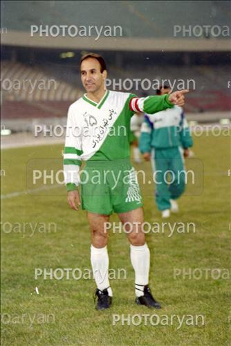 <span style='background: #33747a;font-weight: 300;font-size: 10px;box-shadow: 2px 3px 5px black;border-radius: 2px;margin: 2px;color: #fff;padding: 2px 5px;font - size: 10px;line - height: 22px; '>ابراهیم قاسمپور</span> 