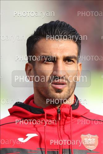 <span style='background: #33747a;font-weight: 300;font-size: 10px;box-shadow: 2px 3px 5px black;border-radius: 2px;margin: 2px;color: #fff;padding: 2px 5px;font - size: 10px;line - height: 22px; '>حسین ماهینی</span> 