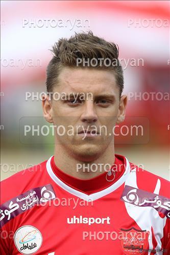 <span style='background: #33747a;box-shadow: 2px 3px 5px black;font-weight: 300;font-size: 10px;border-radius: 2px;margin: 2px;color: #fff;padding: 2px 5px;font - size: 10px;line - height: 22px; '>لوکا ماریچ</span> 