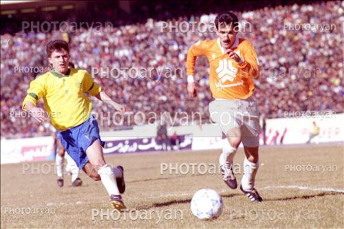 <span style='background: #33747a;box-shadow: 2px 3px 5px black;font-weight: 300;font-size: 10px;border-radius: 2px;margin: 2px;color: #fff;padding: 2px 5px;font - size: 10px;line - height: 22px; '>مسعود استیلی</span> 