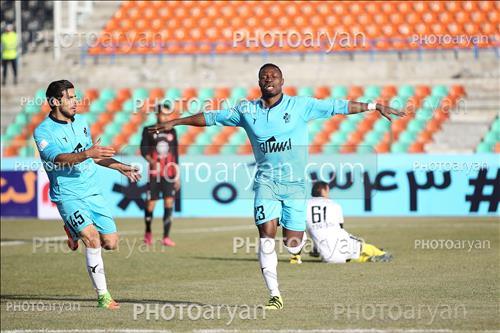 <span style='background: #33747a;font-weight: 300;font-size: 10px;box-shadow: 2px 3px 5px black;border-radius: 2px;margin: 2px;color: #fff;padding: 2px 5px;font - size: 10px;line - height: 22px; '>کنت انگ ووک</span> 