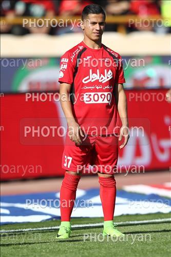 <span style='background: #33747a;font-weight: 300;font-size: 10px;box-shadow: 2px 3px 5px black;border-radius: 2px;margin: 2px;color: #fff;padding: 2px 5px;font - size: 10px;line - height: 22px; '>حمید طاهرخانی</span> 