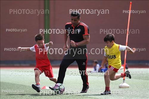 <span style='background: #33747a;box-shadow: 2px 3px 5px black;font-weight: 300;font-size: 10px;border-radius: 2px;margin: 2px;color: #fff;padding: 2px 5px;font - size: 10px;line - height: 22px; '>ولی رضایی</span> 