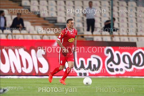 <span style='background: #33747a;box-shadow: 2px 3px 5px black;font-weight: 300;font-size: 10px;border-radius: 2px;margin: 2px;color: #fff;padding: 2px 5px;font - size: 10px;line - height: 22px; '>سید جلال حسینی</span> 